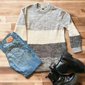 Vintage Grey and White Universal Threads Oversize Sweater